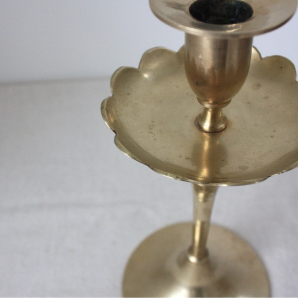 Raw brass scalloped candlestick - Picture 4 of 6